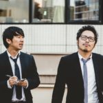 後輩や年下の上司がムカつくが原因は?対処法やストレスの解消法は?